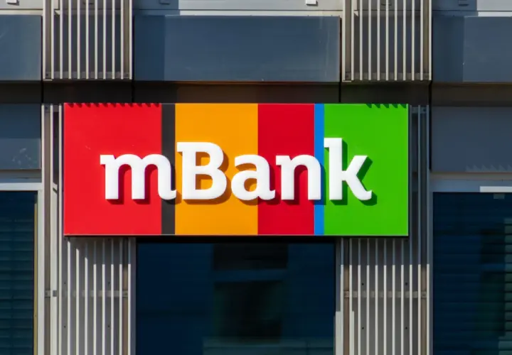 Ile można wypłacić blikiem w mBank? Limity i opłaty, które musisz znać