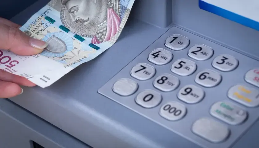 Jak długo trwa przelew z PKO do mBanku? Sprawdź, co wpływa na czas transferu
