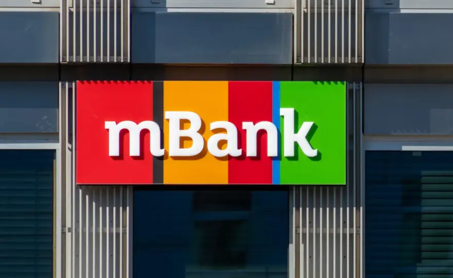 Ile można wypłacić blikiem w mBank? Limity i opłaty, które musisz znać